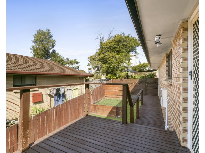 2/15 Caroline Avenue, Southport QLD 4215