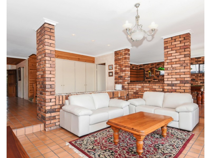 51 Boomerang Crescent, Sorrento QLD 4217