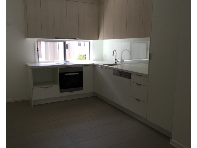 36/3028 Emerald Lakes Drive, Carrara QLD 4211