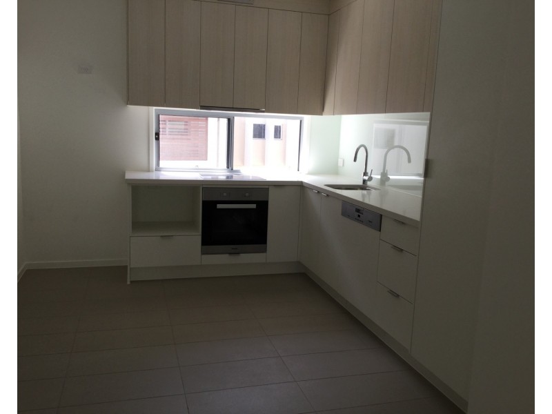 36/3028 Emerald Lakes Drive, Carrara QLD 4211