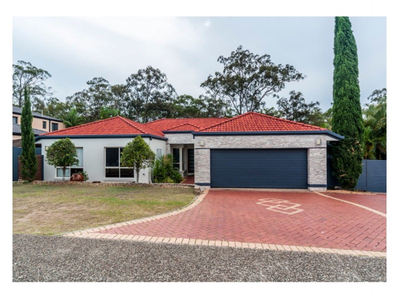 16 Leeds Close, Arundel QLD 4214