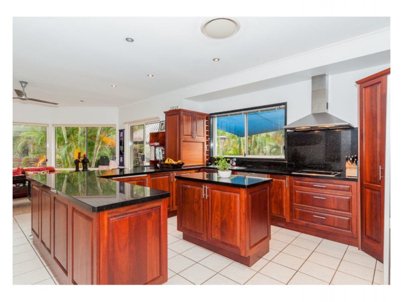 16 Leeds Close, Arundel QLD 4214