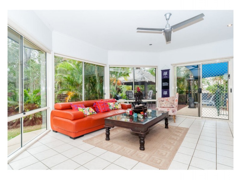 16 Leeds Close, Arundel QLD 4214