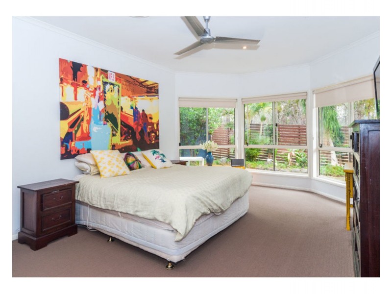 16 Leeds Close, Arundel QLD 4214