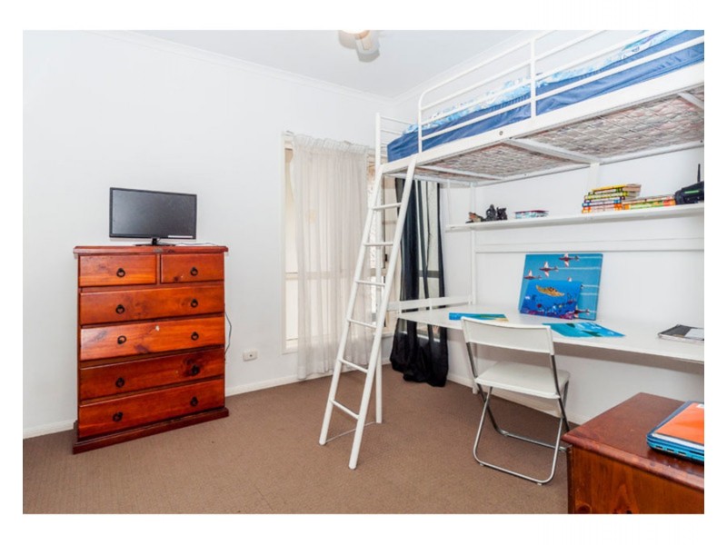 16 Leeds Close, Arundel QLD 4214