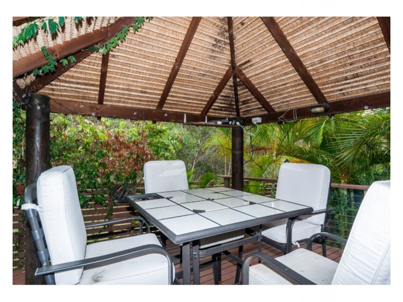 16 Leeds Close, Arundel QLD 4214