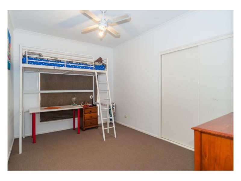 16 Leeds Close, Arundel QLD 4214