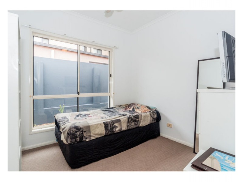 16 Leeds Close, Arundel QLD 4214