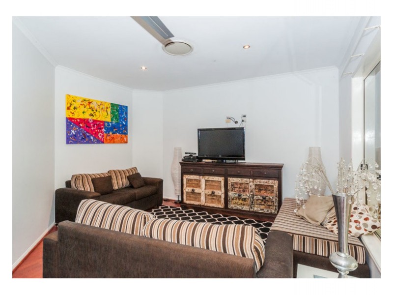 16 Leeds Close, Arundel QLD 4214