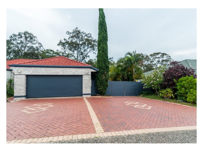 16 Leeds Close, Arundel QLD 4214