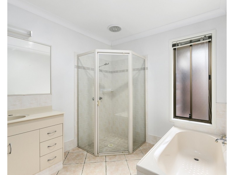 106 Armstrong Way, Highland Park QLD 4211