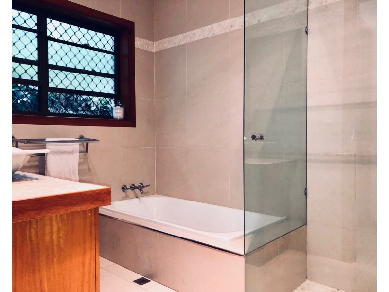 20 Argyle Crescent, Sorrento QLD 4217