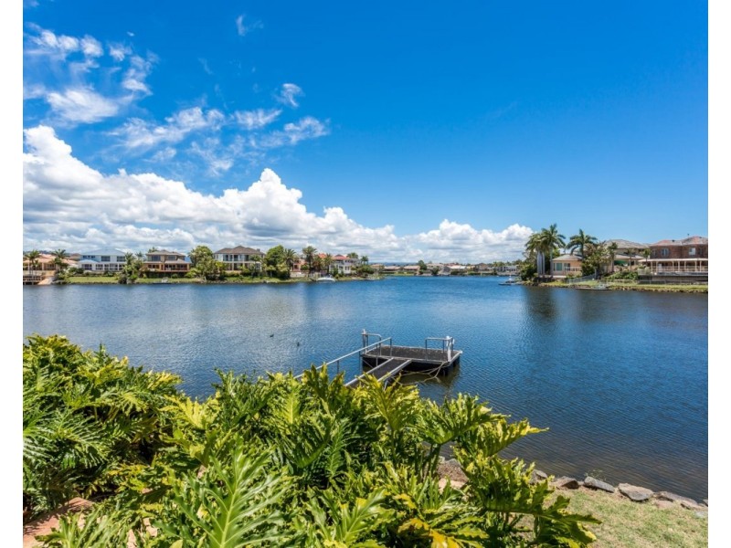 33 Martinique Way, Clear Island Waters QLD 4226