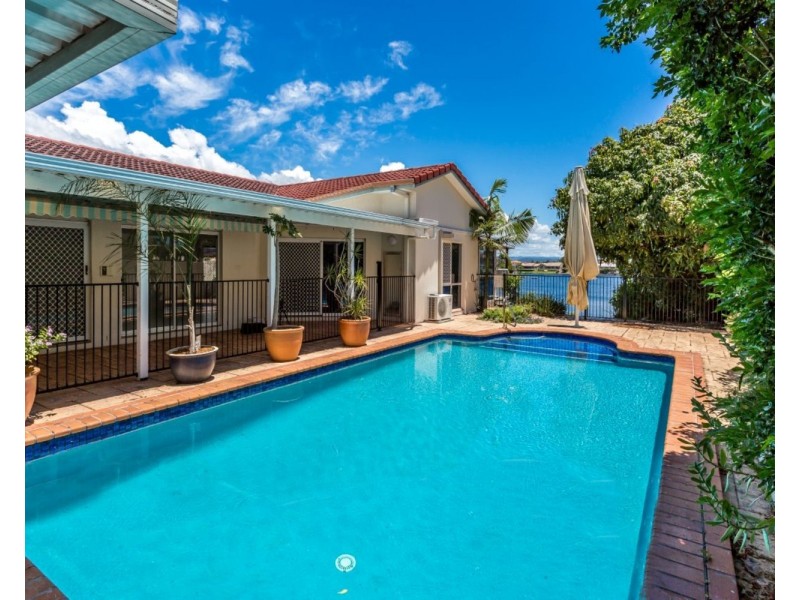 33 Martinique Way, Clear Island Waters QLD 4226