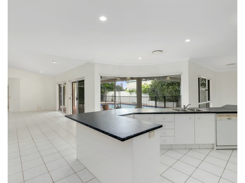 33 Martinique Way, Clear Island Waters QLD 4226