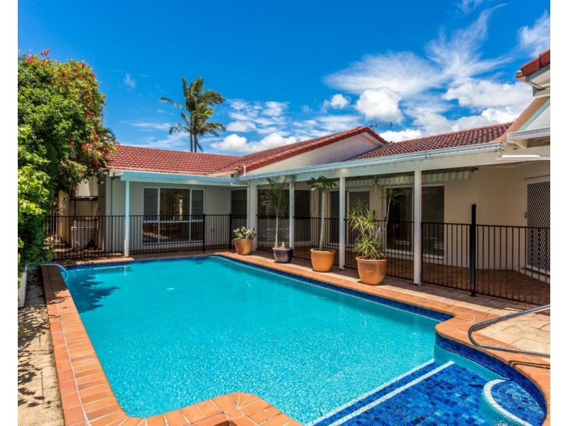 33 Martinique Way, Clear Island Waters QLD 4226
