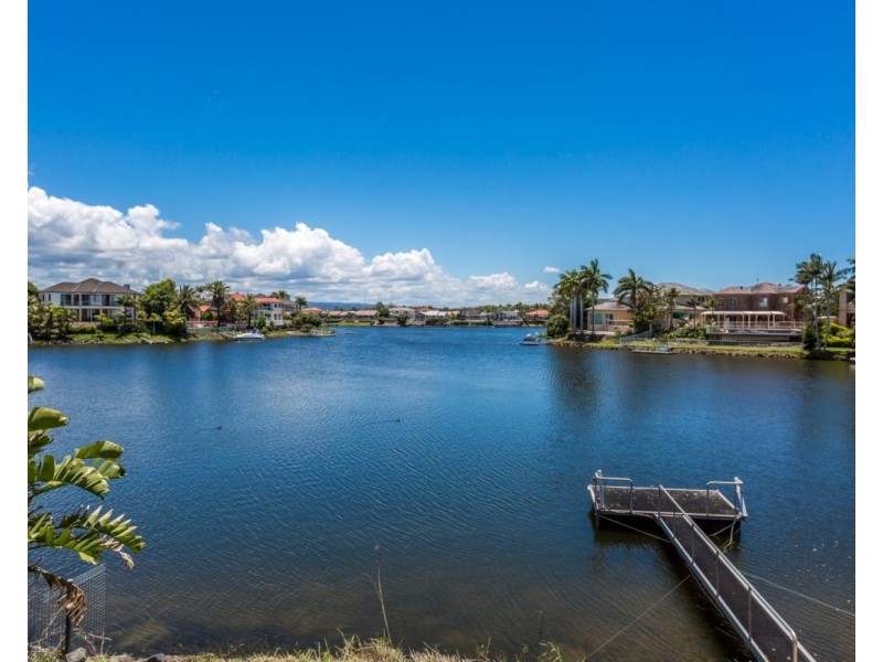 33 Martinique Way, Clear Island Waters QLD 4226