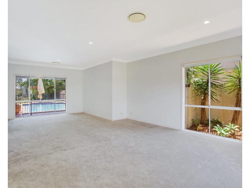 33 Martinique Way, Clear Island Waters QLD 4226