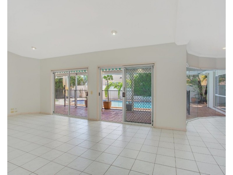 33 Martinique Way, Clear Island Waters QLD 4226