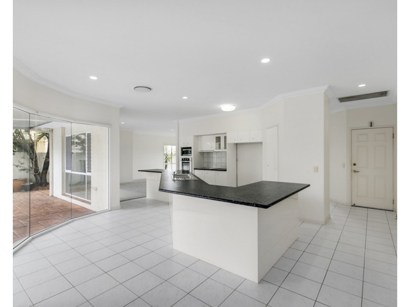 33 Martinique Way, Clear Island Waters QLD 4226