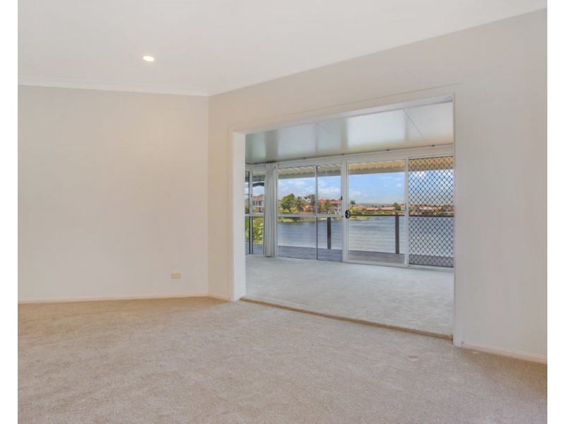 33 Martinique Way, Clear Island Waters QLD 4226