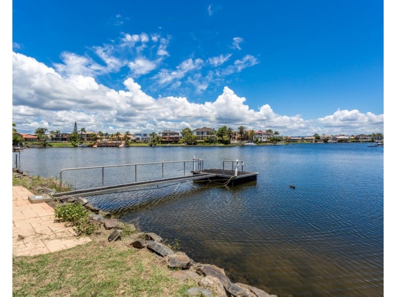33 Martinique Way, Clear Island Waters QLD 4226
