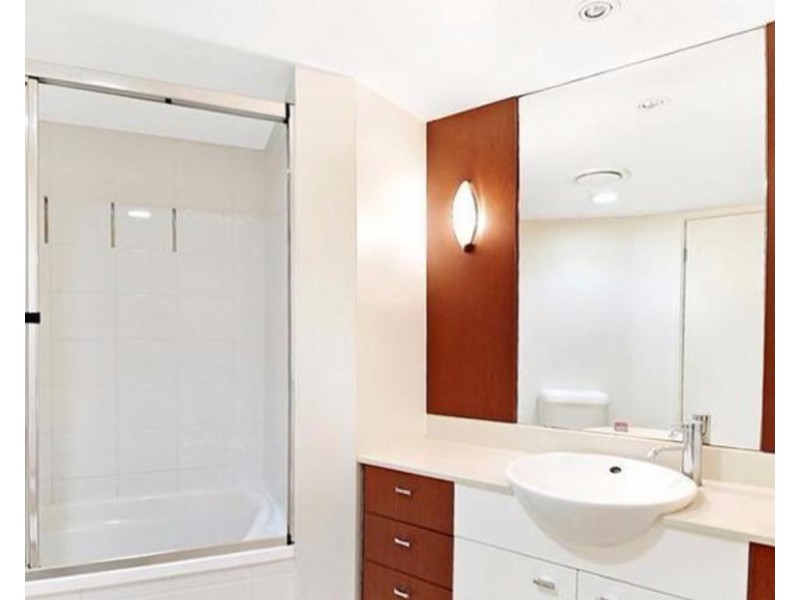 1074/23 Ferny Avenue, Surfers Paradise QLD 4217