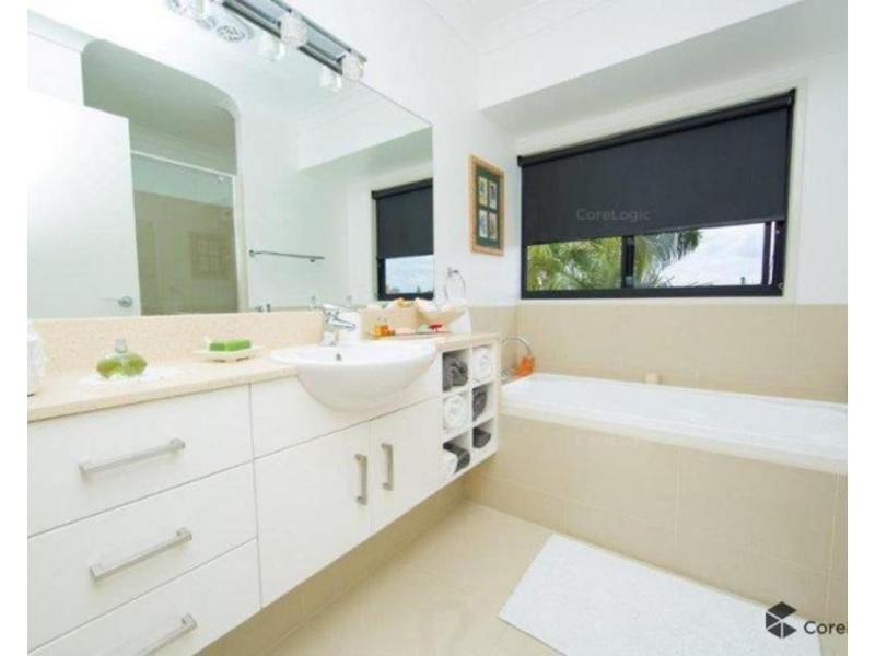 6 Mercedes Place, Bundall QLD 4217