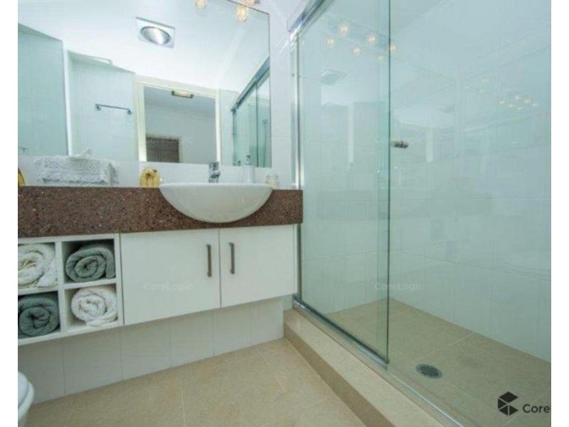 6 Mercedes Place, Bundall QLD 4217