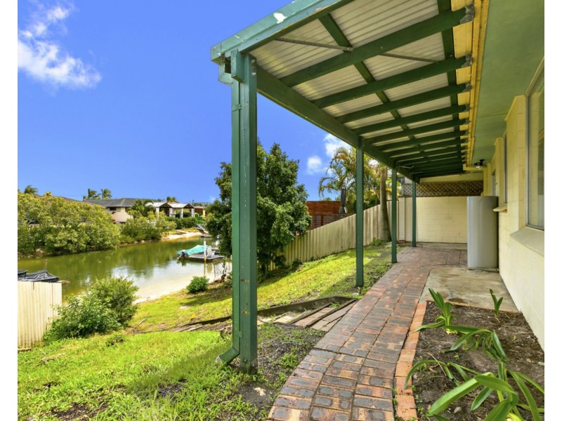 2/2 Carmel Court, Broadbeach Waters QLD 4218