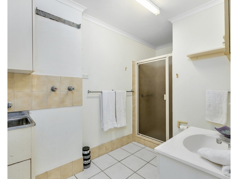 2/2 Carmel Court, Broadbeach Waters QLD 4218