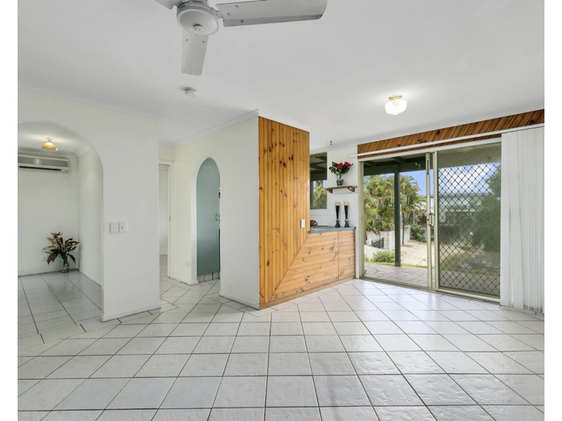 2/2 Carmel Court, Broadbeach Waters QLD 4218