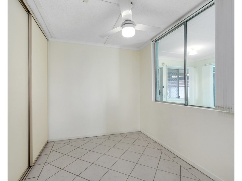 2/2 Carmel Court, Broadbeach Waters QLD 4218