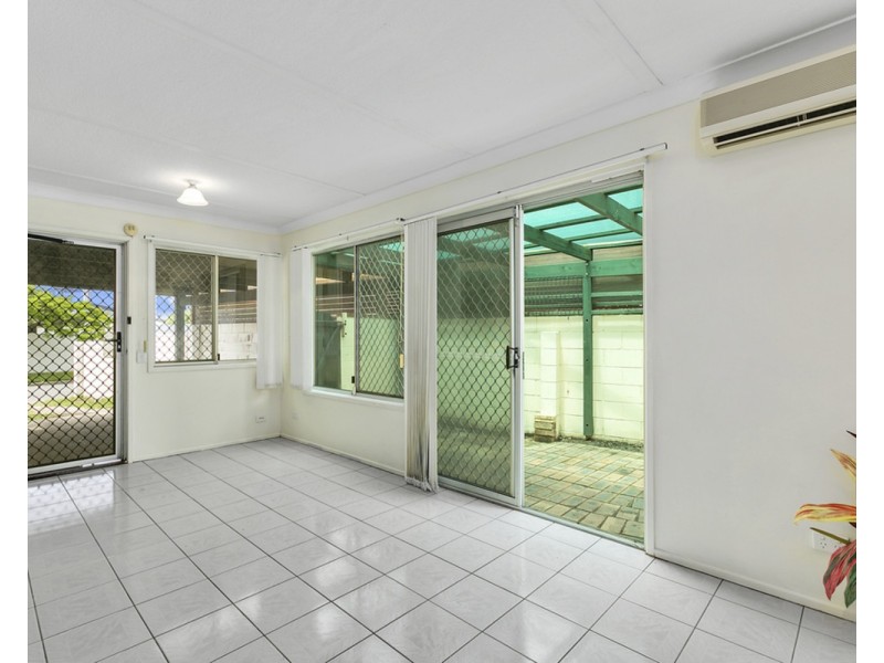 2/2 Carmel Court, Broadbeach Waters QLD 4218