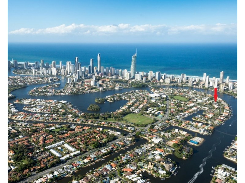 77 Amalfi Drive, Isle Of Capri QLD 4217