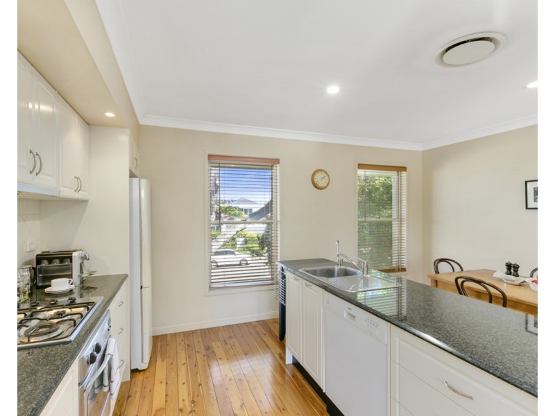 77 Amalfi Drive, Isle Of Capri QLD 4217