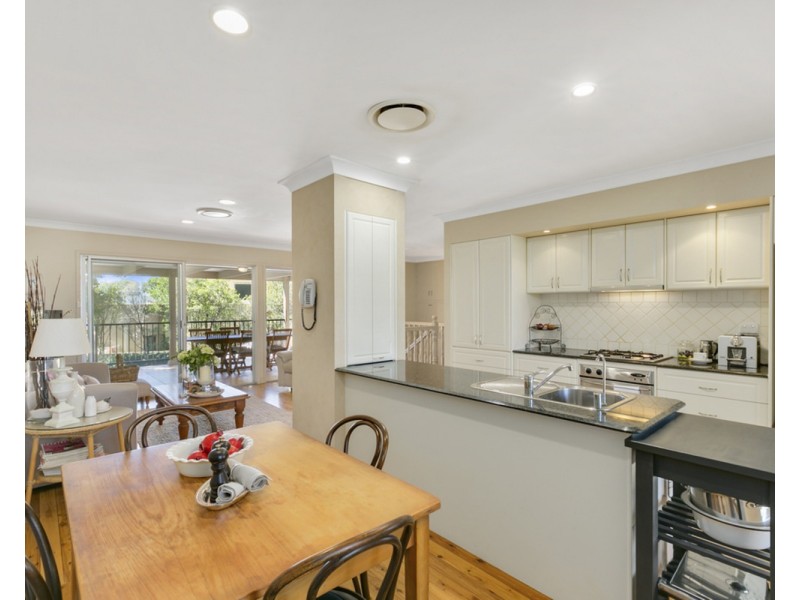 77 Amalfi Drive, Isle Of Capri QLD 4217
