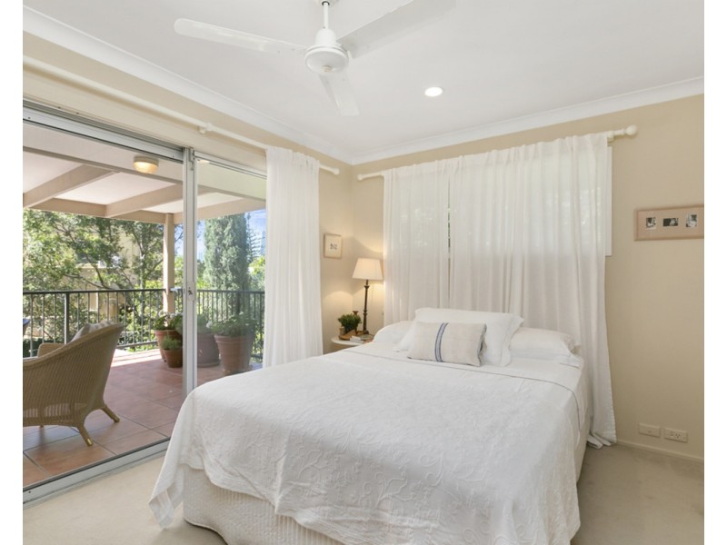 77 Amalfi Drive, Isle Of Capri QLD 4217