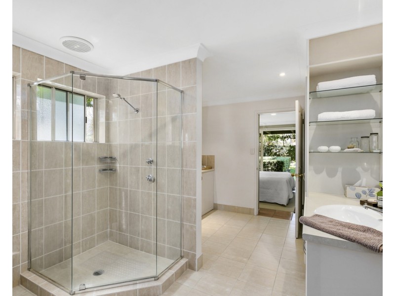 77 Amalfi Drive, Isle Of Capri QLD 4217