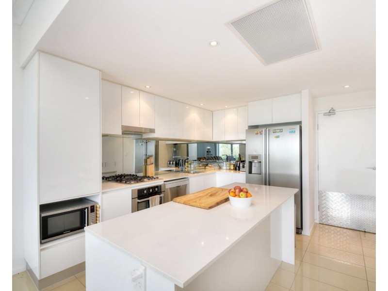 Zephyr/15 Compass Drive, Biggera Waters QLD 4216