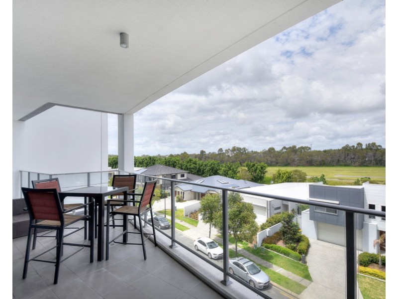 Zephyr/15 Compass Drive, Biggera Waters QLD 4216