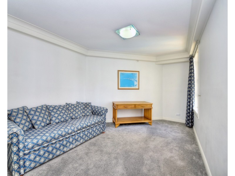 18/7 Elkhorn Avenue, Surfers Paradise QLD 4217