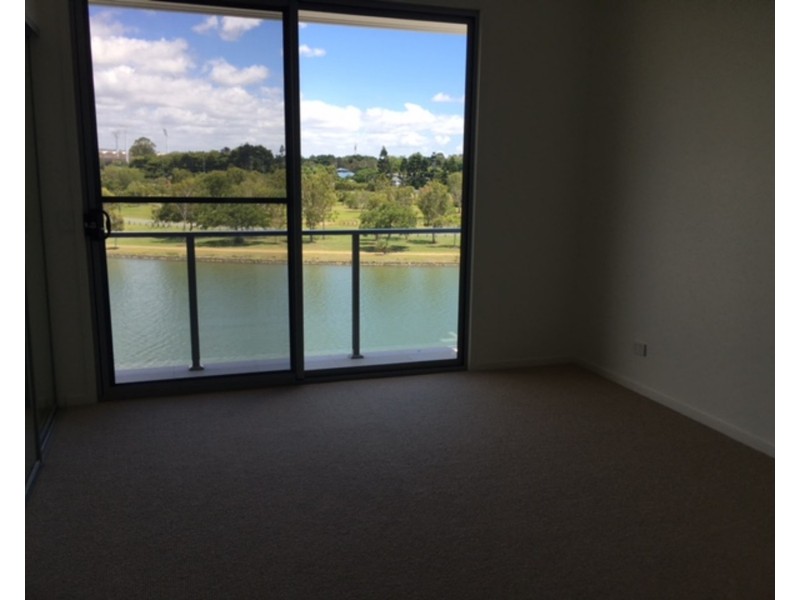 “Emerald Lakes”/3028 The Boulevarde, Carrara QLD 4211