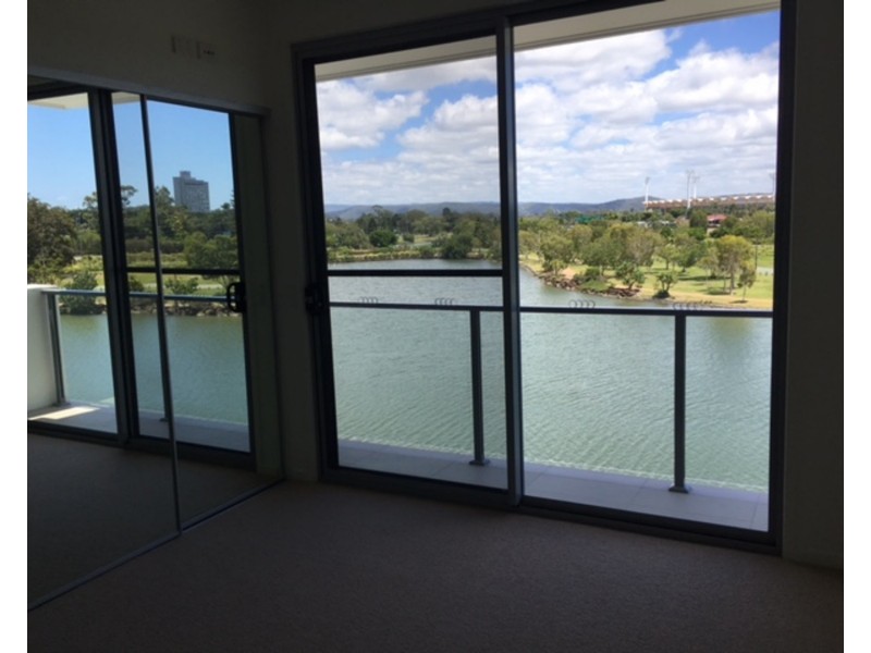 “Emerald Lakes”/3028 The Boulevarde, Carrara QLD 4211