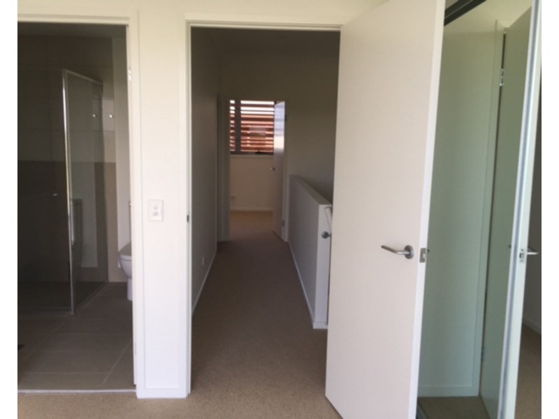 “Emerald Lakes”/3028 The Boulevarde, Carrara QLD 4211