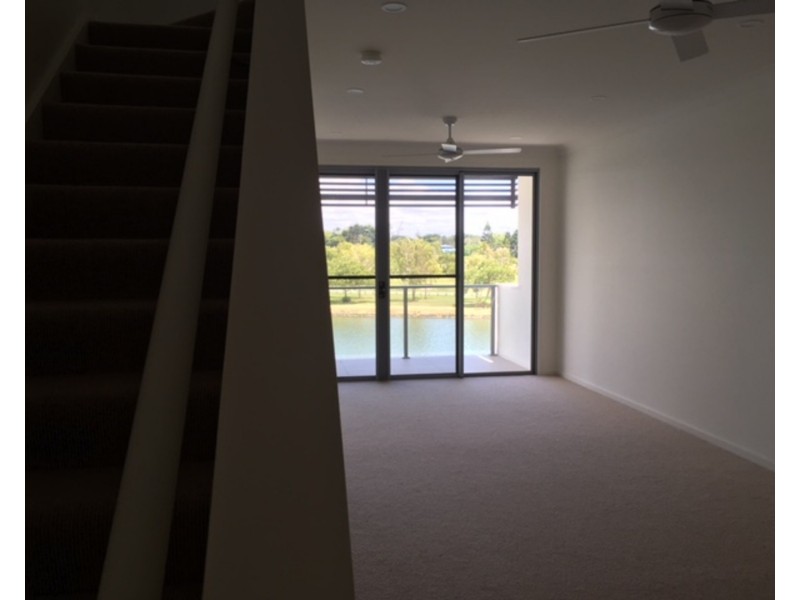 “Emerald Lakes”/3028 The Boulevarde, Carrara QLD 4211