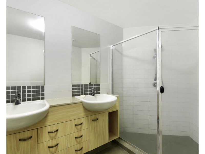 2/18 Fern Street, Surfers Paradise QLD 4217