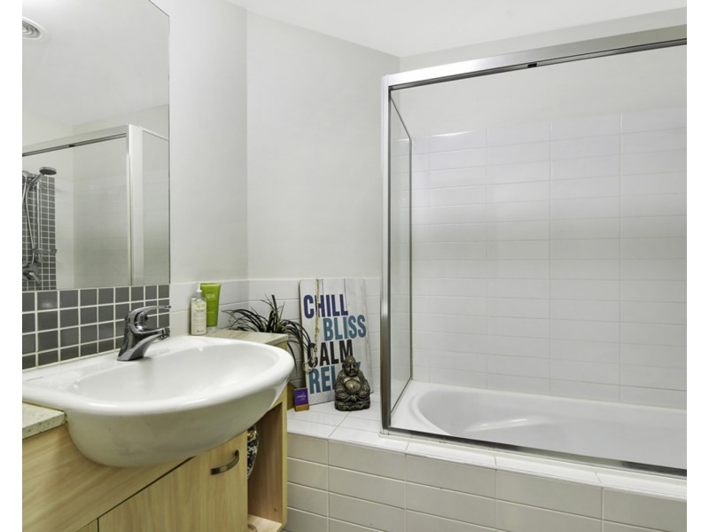 2/18 Fern Street, Surfers Paradise QLD 4217