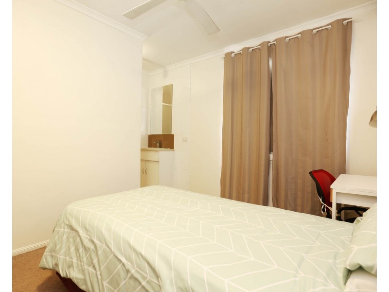 1/5 Dowling Drive, Southport QLD 4215