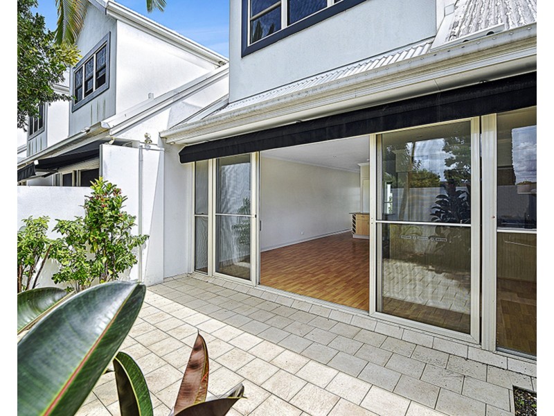 2/103 Salerno Street, Surfers Paradise QLD 4217